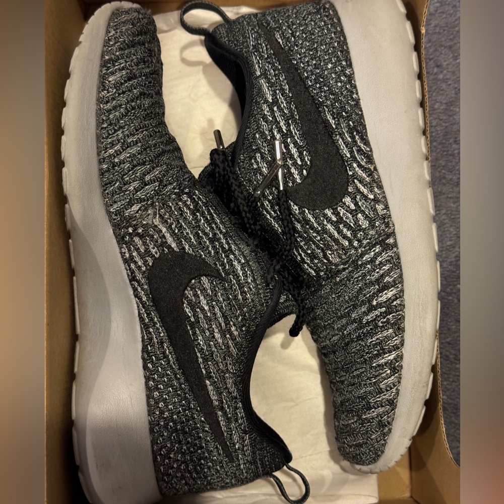 NIKE Roshe One flyknit sneakers